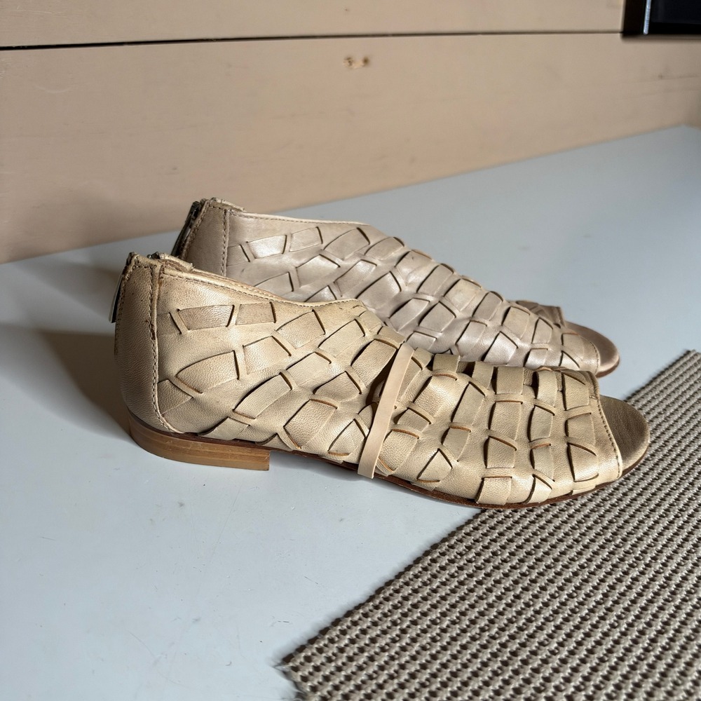Ron White Woven Leather Sandals Beige Nude Italy Back Zip Flat Shoes Size 37